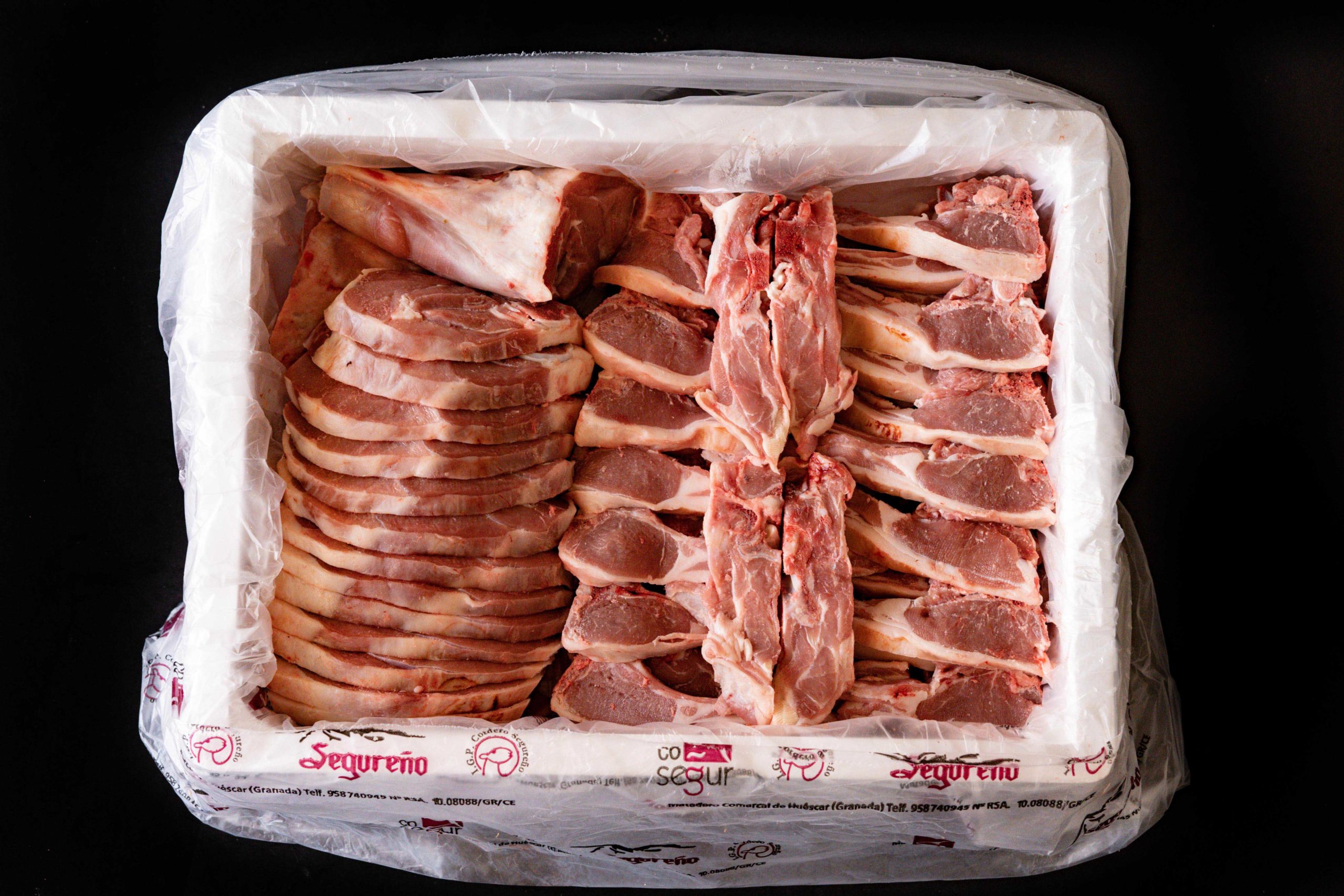 Envío de productos 1 cordero troceado en caja para envío en frío